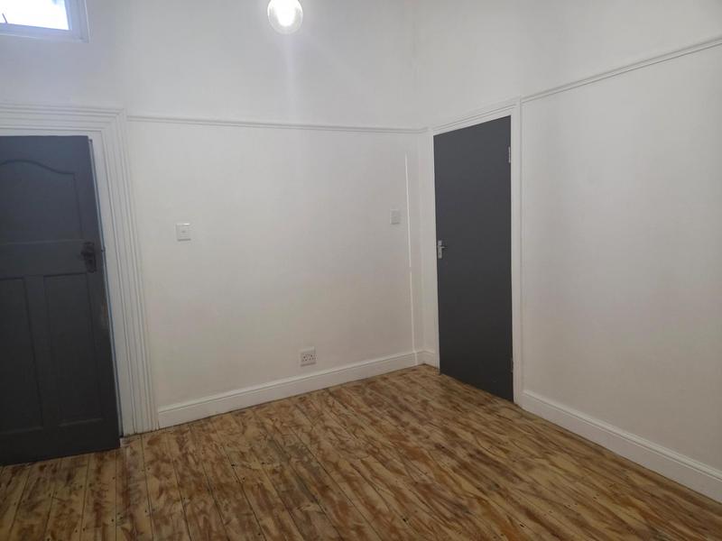 To Let 5 Bedroom Property for Rent in Woodstock Western Cape